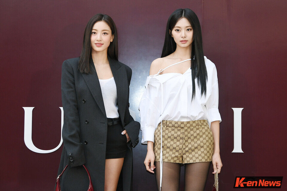 TWICE's Jihyo and Tzuyu Exude Loveliness < Girl Group < K