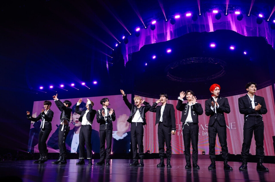 ZEROBASEONE Captivates Japan with Their Debut Fan Concert < Boy