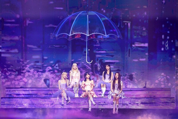 LE SSERAFIM Delights Fans with Special Fan Meeting Performances in