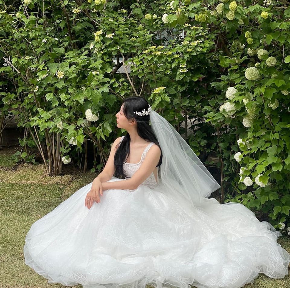 Image Kim Ji Won image beautiful image beautiful image beautiful image beautiful - Kim Ji-won Bids Farewell with Graceful Wedding Dress Photos from ...