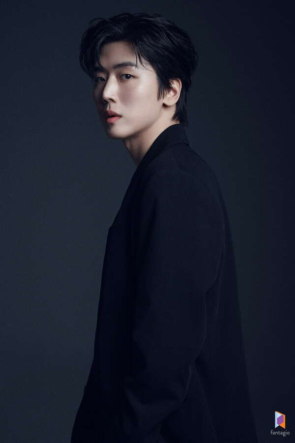 Versatile Actor Jung Eui-jae Showcases His Dual Charms in New Profile ...