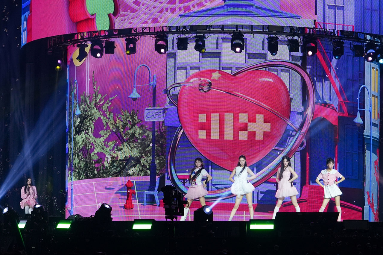 IVE FAN CONCERT リズ サインボール＋VIP特典 2545150572.jpg?1743509347