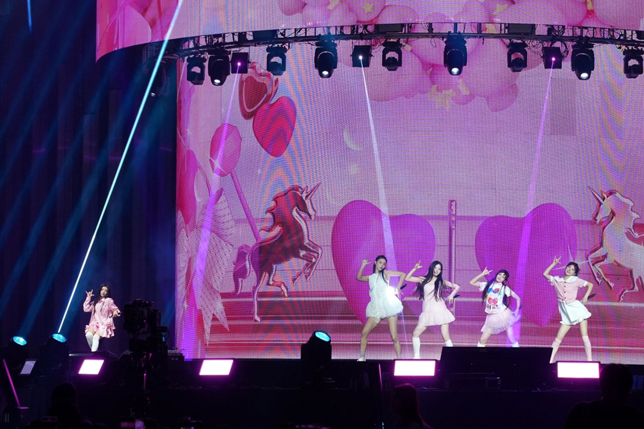 ILLIT's Dazzling Opening at Weverse Con Festival Captivates Fans