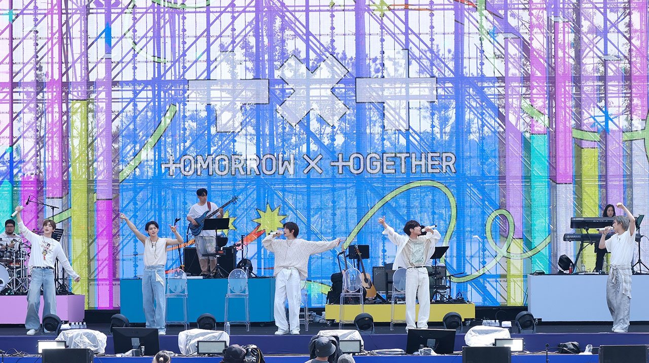 TXT's Spectacular Performance Highlights 'Weverse Con
