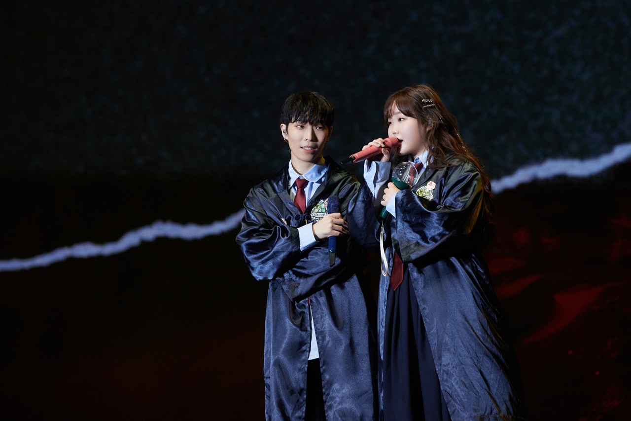 AKMU Thrills Fans with a Mesmerizing 10th Anniversary