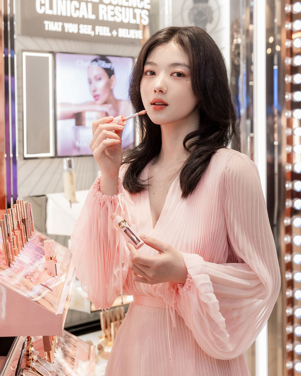 Actress Kim Yoo-jung Stuns with Mesmerizing Summer Makeup < Actor News <  K-drama < 기사본문 - 케이엔뉴스 (K-en News)