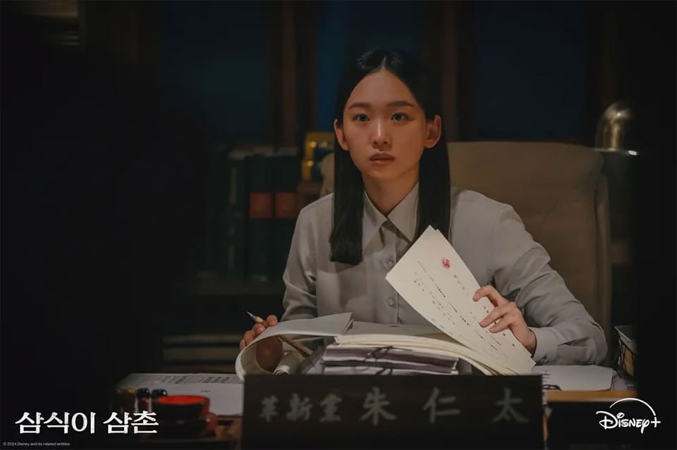 Kudryavtseva butunlay yalangoch.