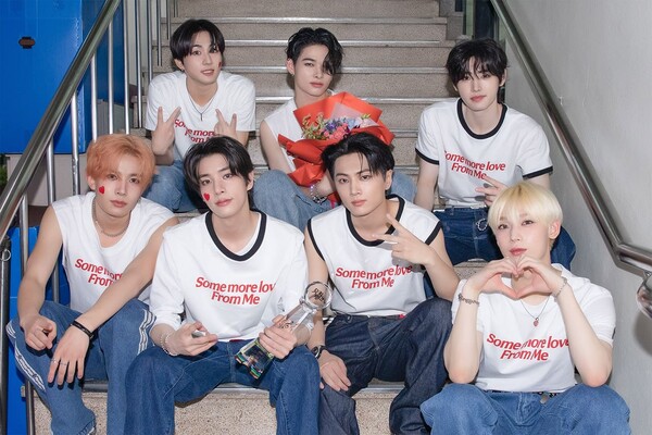 ENHYPEN Takes First Place on 'Music Bank' with 'XO (Only If You