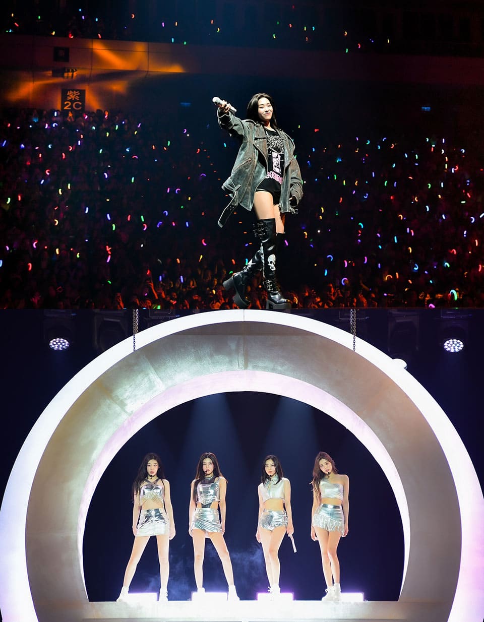 ITZY Kicks Off Asia Tour with Sold-Out Taipei Concert < Girl