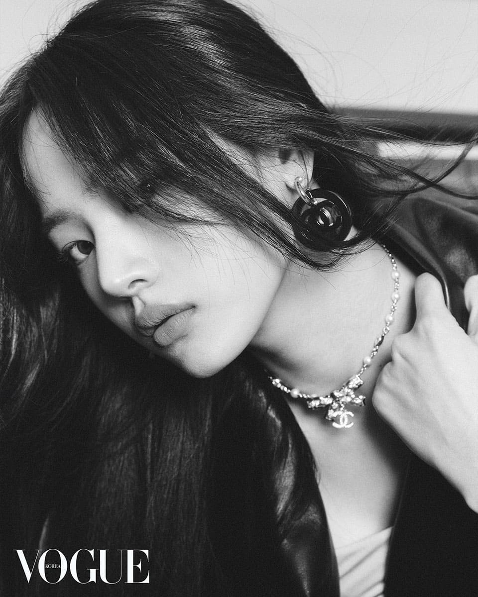 Minji of NewJeans Stuns with Mesmerizing Visuals < Girl Group < K