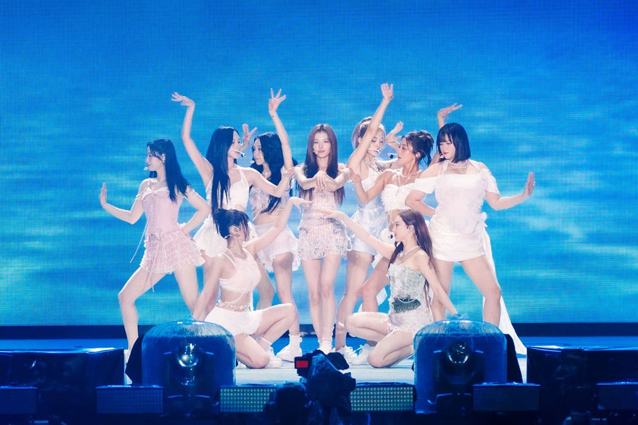 驚きの値段 Records: New Sets TWICE 1.5 Sold-Out and Fans Million K-POP・アジア