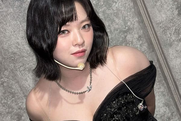 TWICE Jeongyeon Touches Hearts with Handwritten Message on Jacket