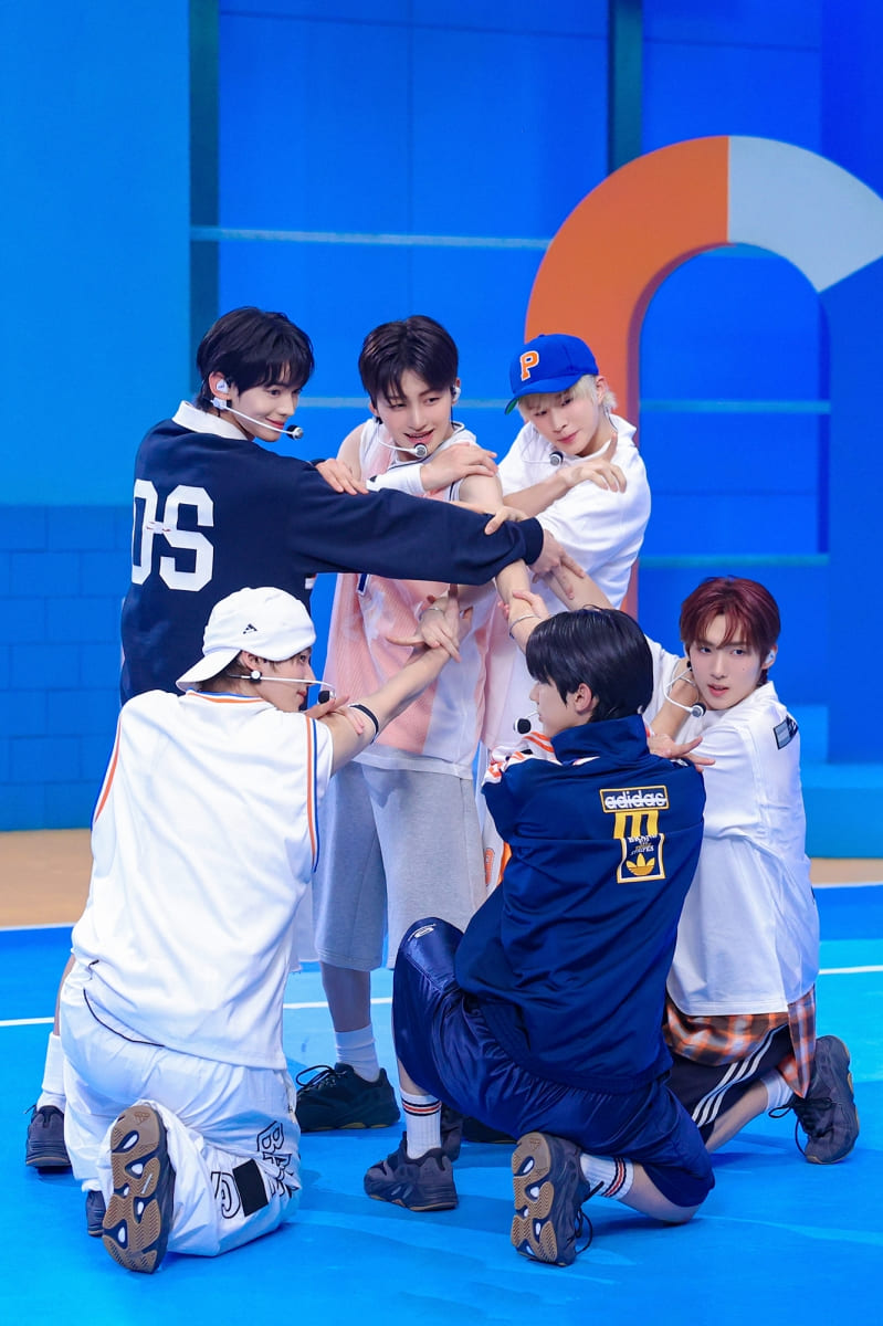 TWS Shines on MTV Fresh Out Live, Showcasing 'K-Teen Refreshing