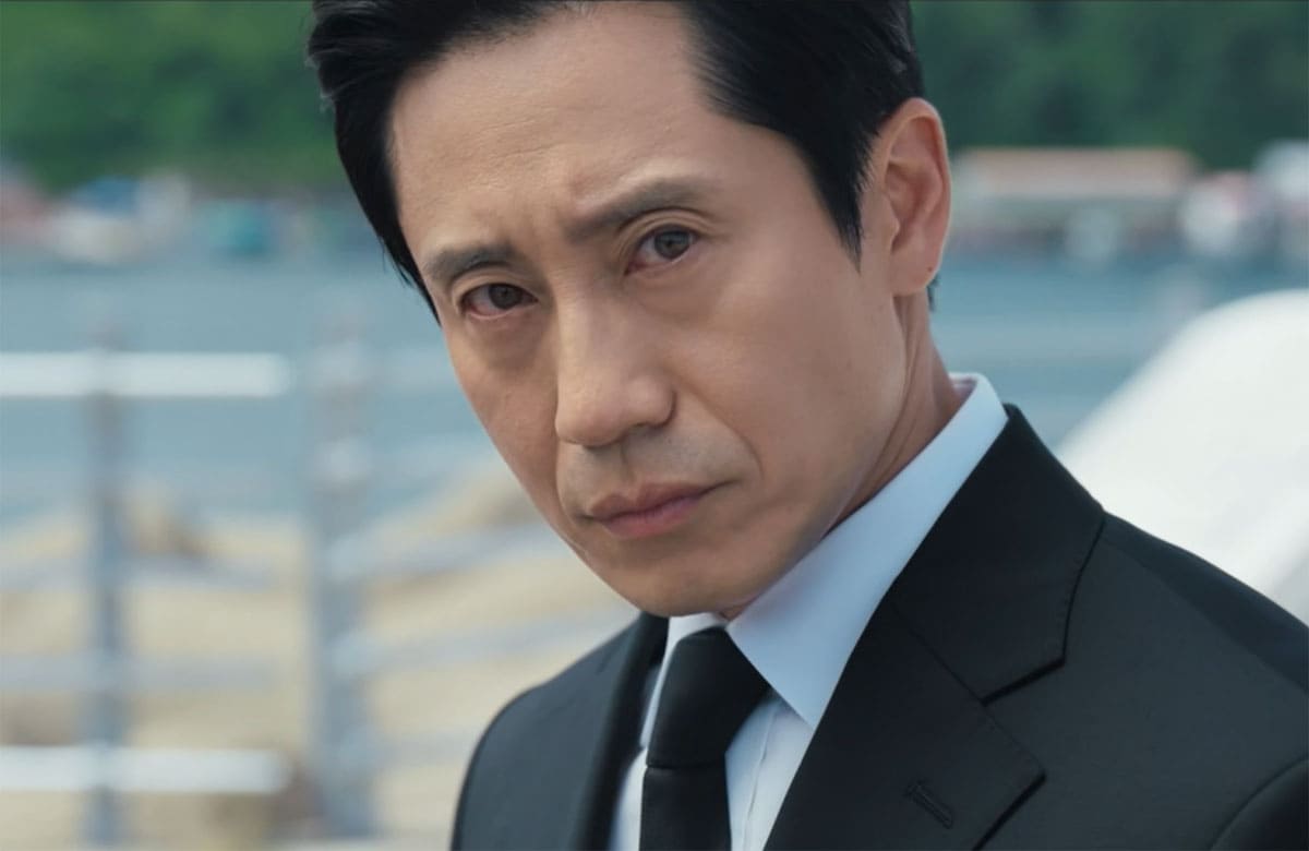 Shin Ha-kyun Brings Character to Life in 'The Auditors' Finale