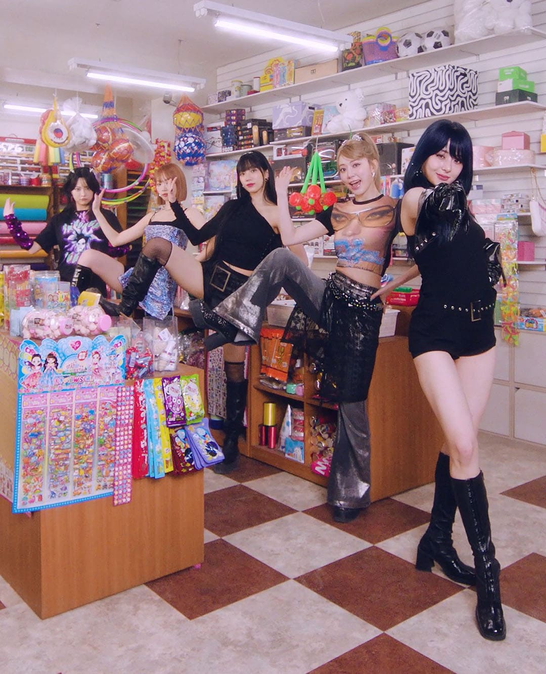 K-POP・アジア lesserafim CRAZY universal music store CRAZY【CD MAXI】 | LE SSERAFIM | UNIVERSAL MUSIC STORE