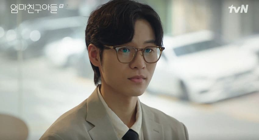 Yoon Ji-on Shines in 'Love Next Door' as Passionate Reporter Kang Dan-ho