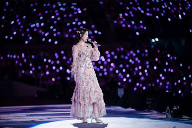 IU Concludes Seoul Concert with 100,000 Fans: 
