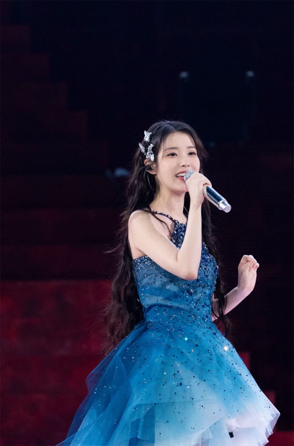 IU Completes Encore Concert, Becomes First Female Artist to Perform at Sangam Stadium < Female Solo < K-pop < 기사본문 - K-en News