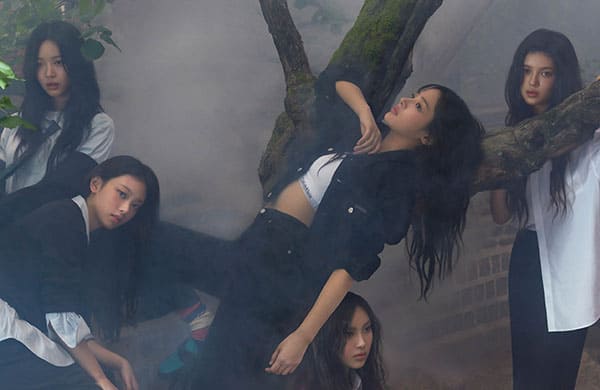 Amazon.co.jp: Billboard Artist NewJeans with Tracking Sealed