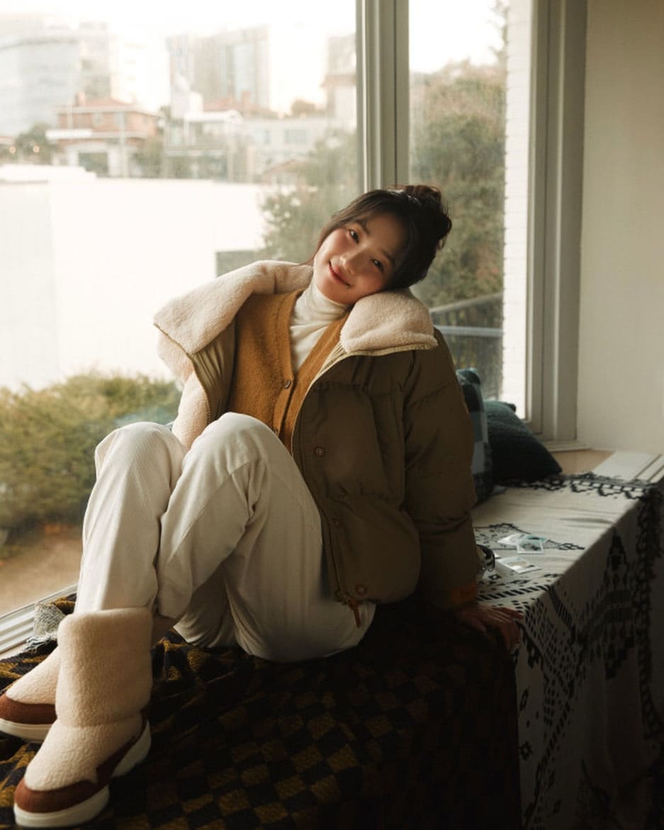 'Lovely Runner' Kim Hye-yoon Conquers the Fashion Modeling Scene