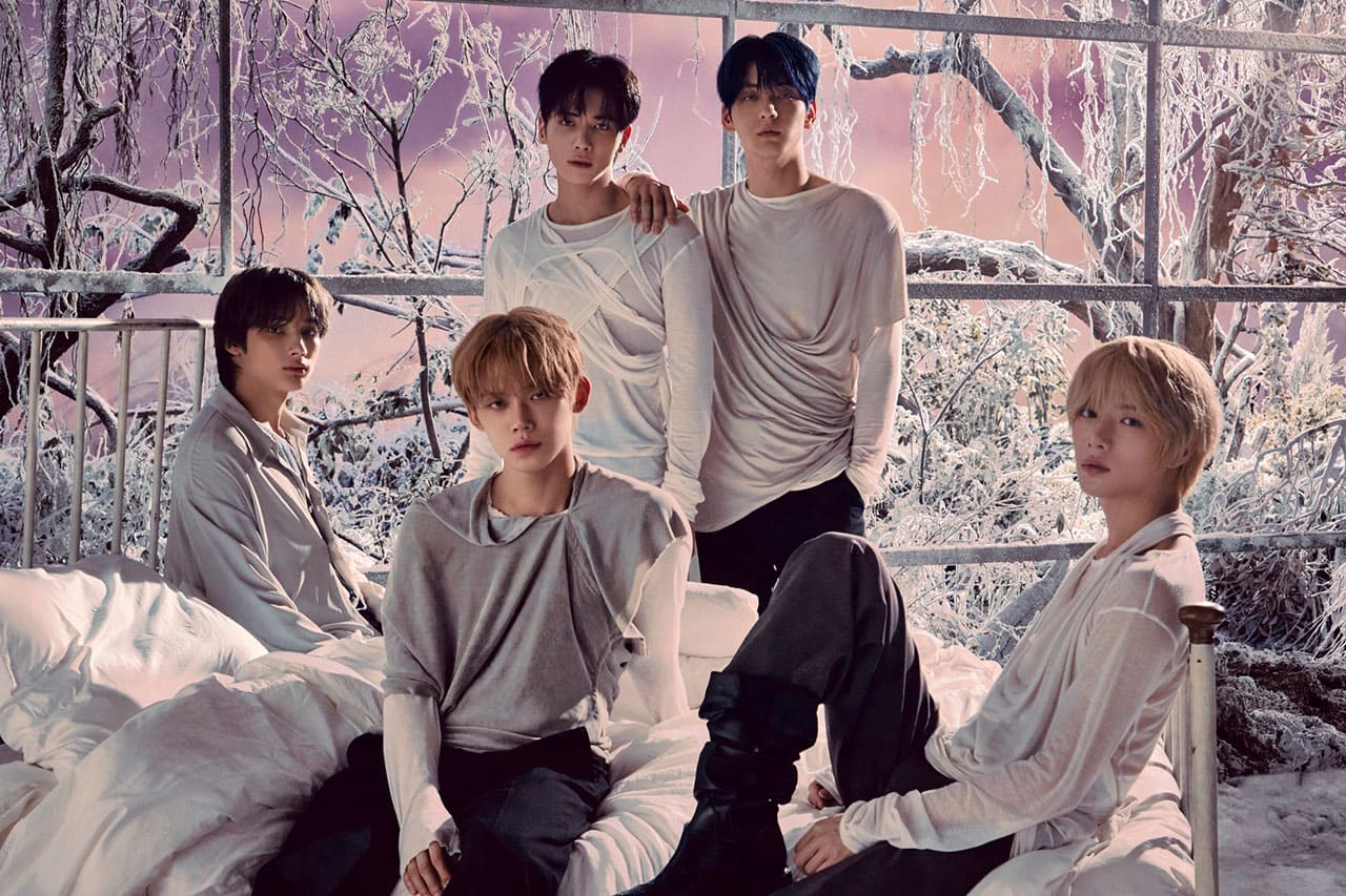 TXT TOMORROW X TOGETHER SEASON'S GREETING 2025 PHOTO CARD