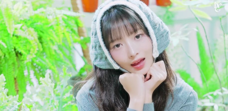 IVE's Rei Captivates Fans with City Pop Cover of 'Kiss' by