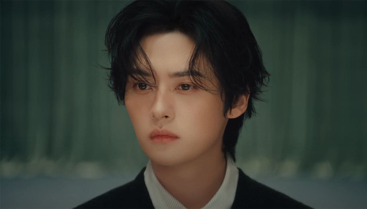 Stray Kids' Lee Know Shines in Vibrant Youth: Solo Teaser for New