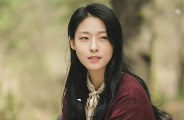 Kim Seolhyun Delivers a Heartfelt Performance in Disney+'s 'Lighting Store'