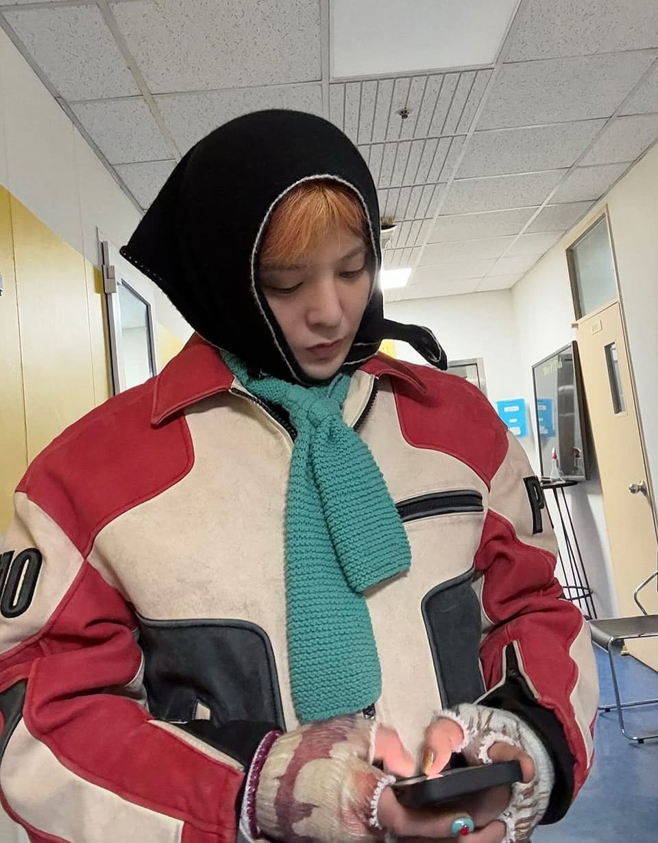 How Much Is G-Dragon's Iconic Scarf Styling? < Male Solo < K-pop