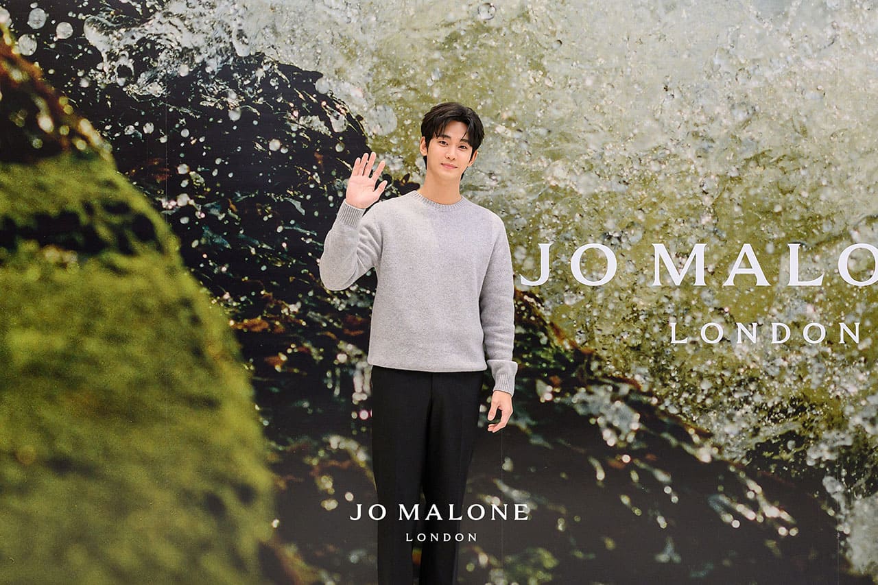 Kim Soo-hyun Steps into a Scented London Fantasy < Actor News < K-drama <  기사본문 - K-en News