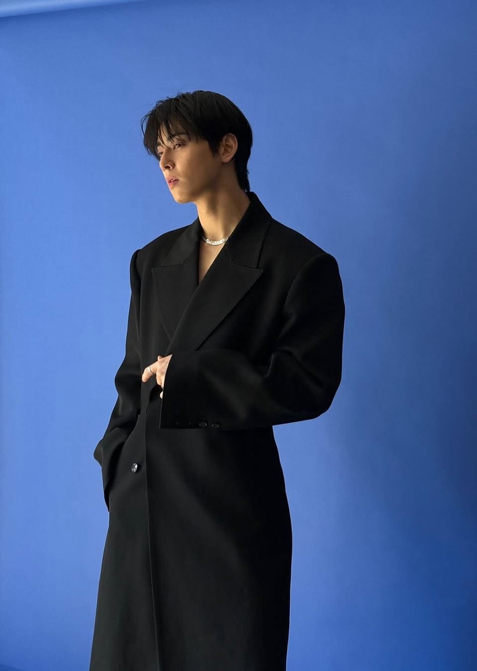 Cha Eunwoo, a Secret Prankster? BehindtheScenes Cuts Reveal His