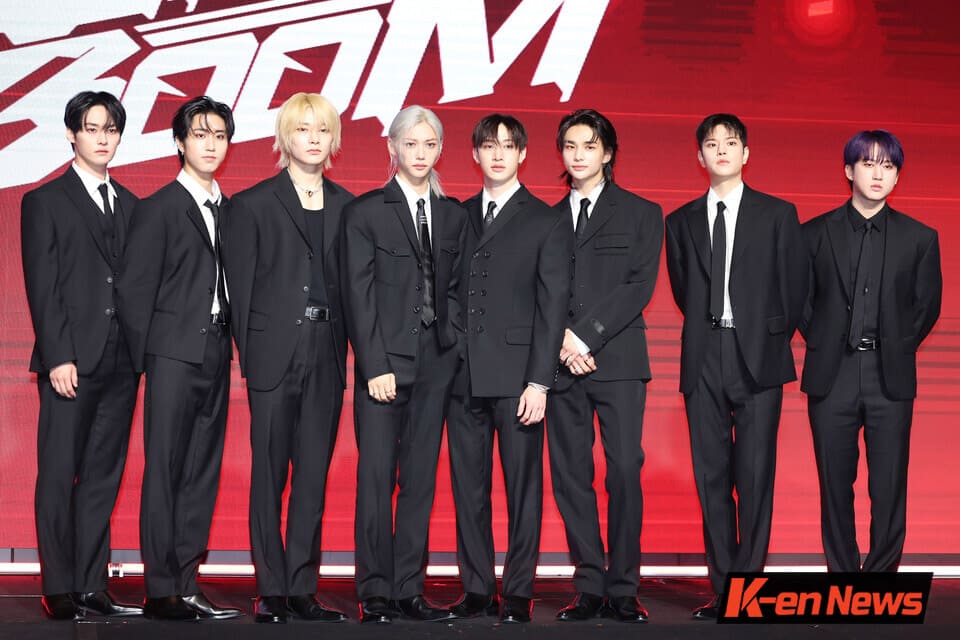K-POP・アジア Stray Kids LIMITED A HOLLOW X 12