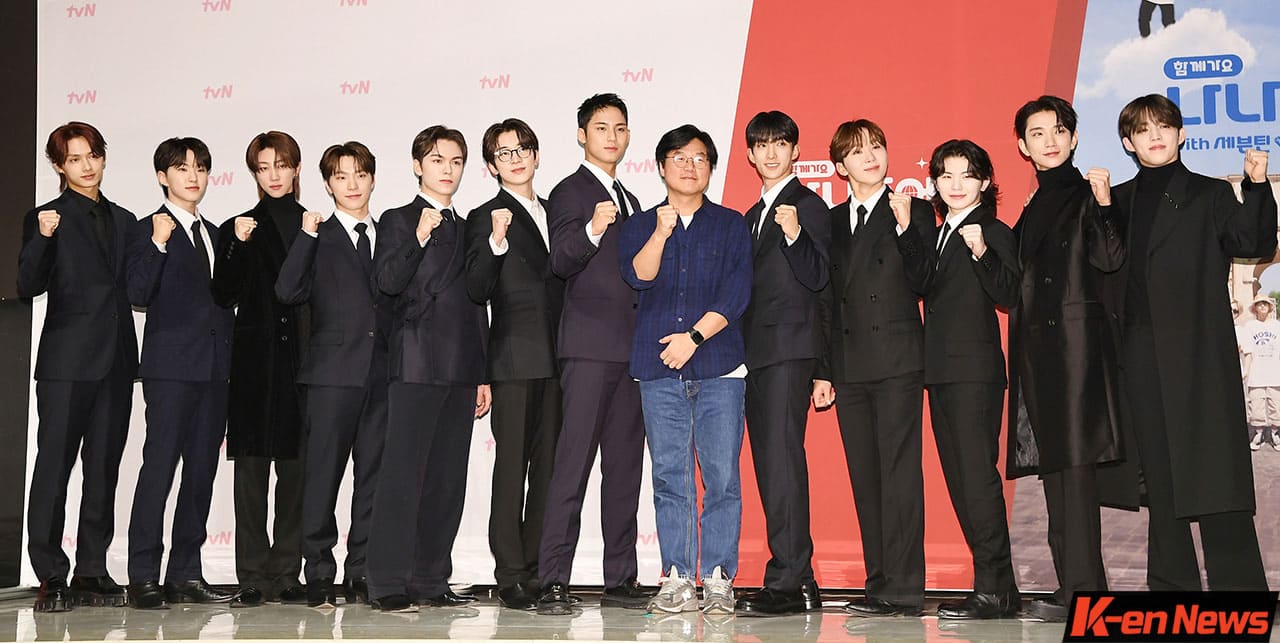 ภาพ : SEVENTEEN และผู้ผลิตพันธุ์วาไรตี้ Na Young-Seok ⓒ Lee Hye-young (lhy@hankooki.com)