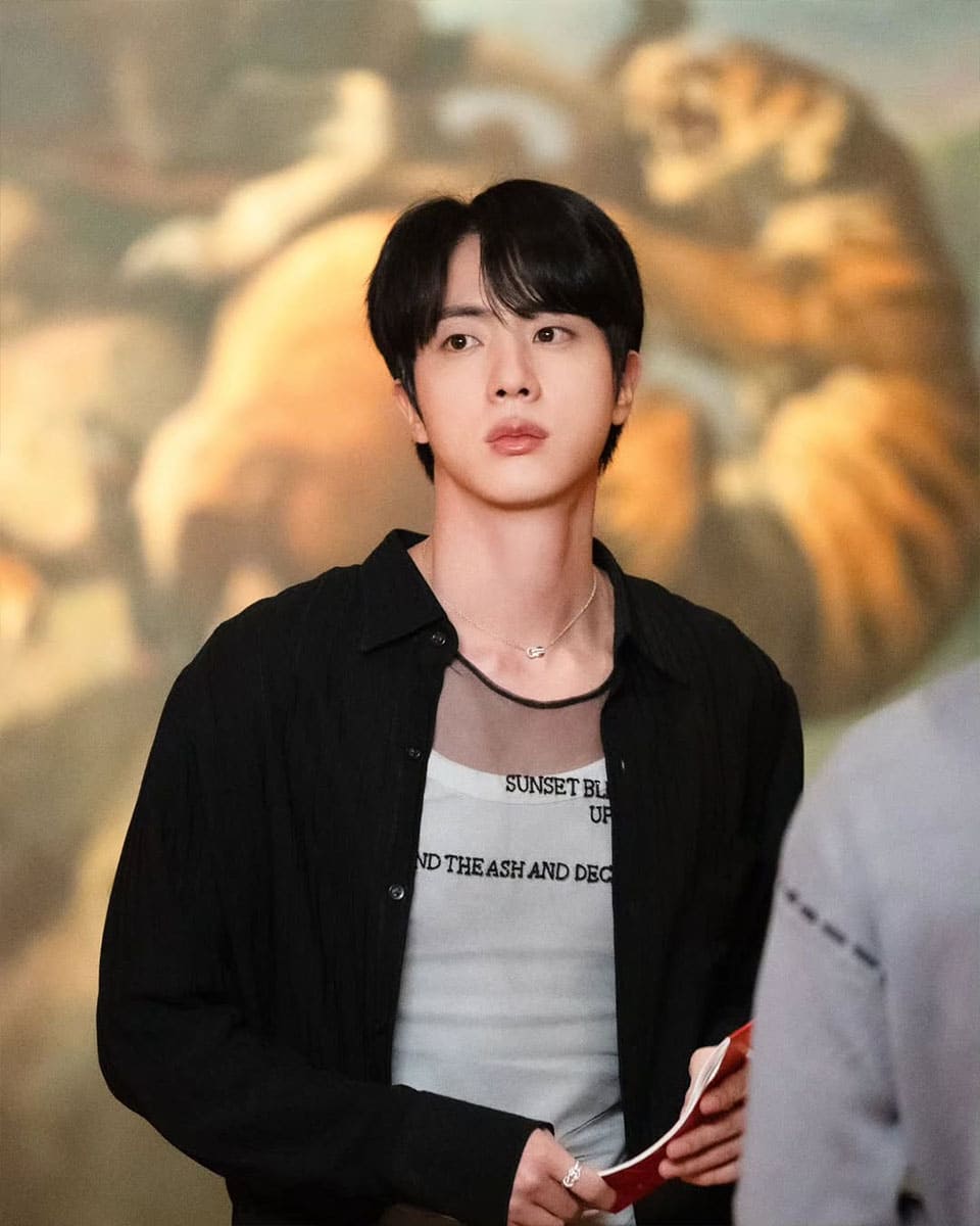 BTS jin ジン ロンT ブラック Mサイズ BTS Jin Strolls Through Singapore at Night in Behind-the-Scenes