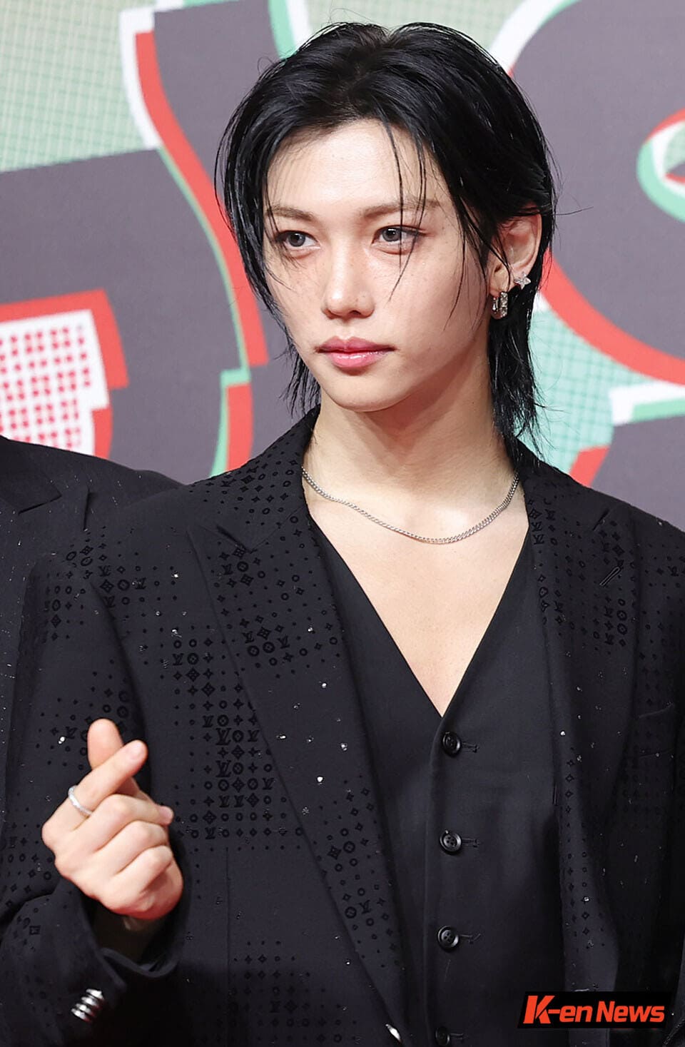 Stray Kids Felix to Join World Tour Despite Back Pain: “Firm Will