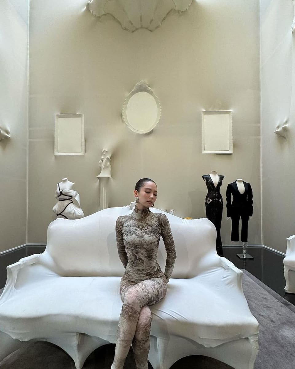 BLACKPINK　JENNIE着用　BURBERRYボディースーツ BLACKPINK JENNIE着用 BURBERRYボディースーツ