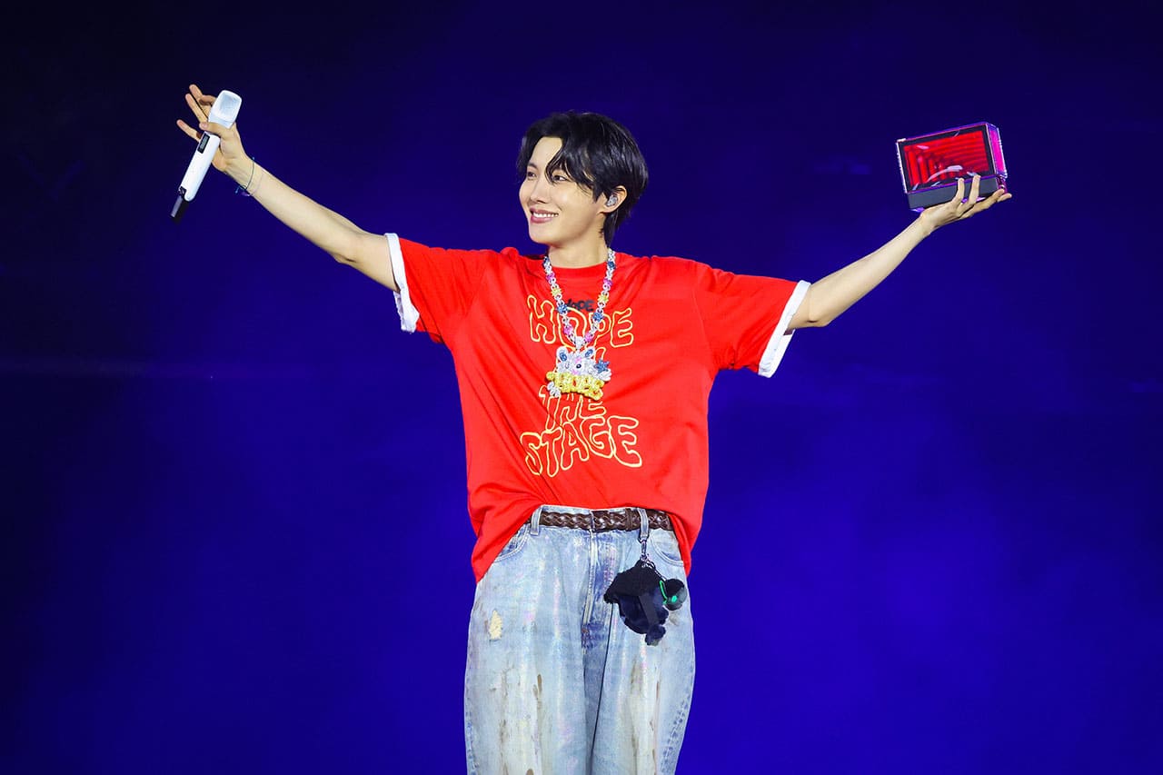 BTS Reunited in Full Force”—j-hope Shakes Up the Sky in Goyang