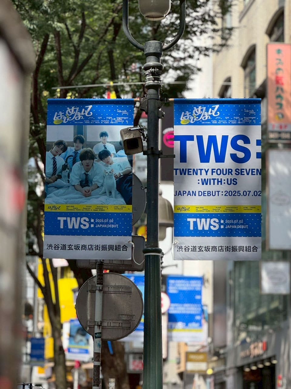 ภาพ : TWS "ดีใจที่ได้เจอคุณอีกครั้ง" ซิงเกิลญี่ปุ่นเปิดตัวแบนเนอร์ไฟถนนชิบูย่า ⓒ PLEDIS Entertainment