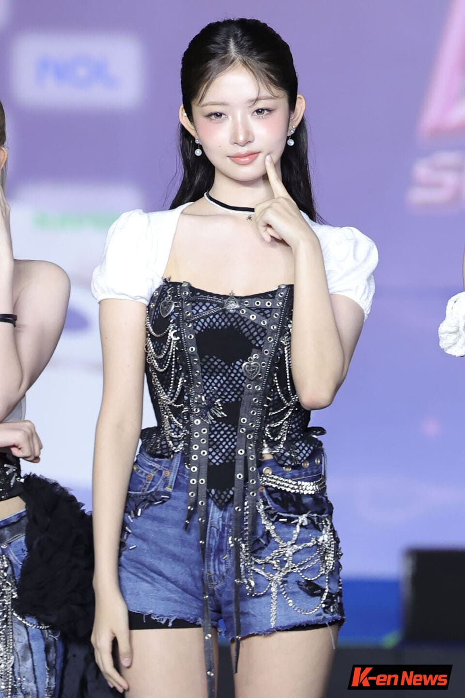 IVE レイ IVE's Rei to Host 'Music Bank' as Special MC Today, Alongside