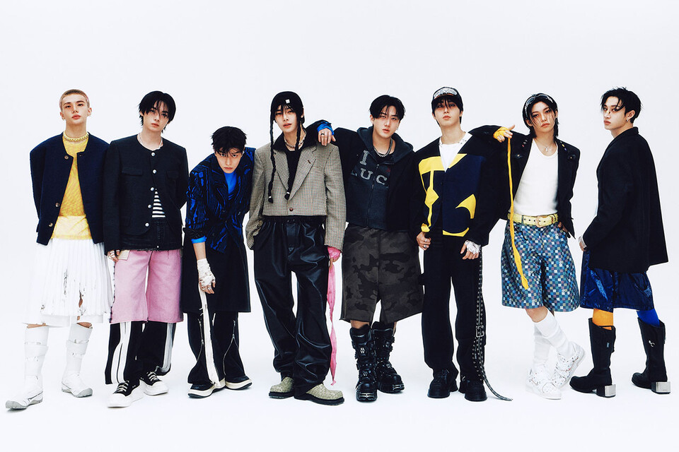 Image : Stray Kids in a group concept photo for their 4th full-length album 'KARMA' ⓒ JYP Entertainment