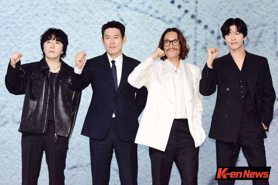 Image : Director Byun Sung-hyun, Sol Kyung-gu, Ryu Seung-bum, and Hong Kyung pose at the production briefing for Netflix's 'Good News'. October 14, 2025 ⓒ Lee Hye-young lhy@hankooki.com