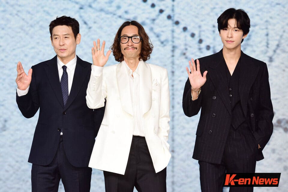 Image : Sol Kyung-gu, Ryu Seung-bum, and Hong Kyung attend the Netflix film 'Good News' production briefing. October 14, 2025 ⓒ Lee Hye-young lhy@hankooki.com