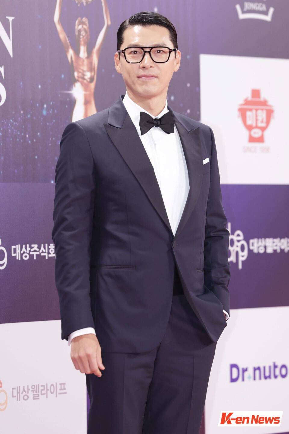 Image : Hyun Bin received the Best Actor award at the 46th Blue Dragon Film Awards for his performance in ‘Harbin’.  ⓒ Lee Hye-young (lhy@hankooki.com)