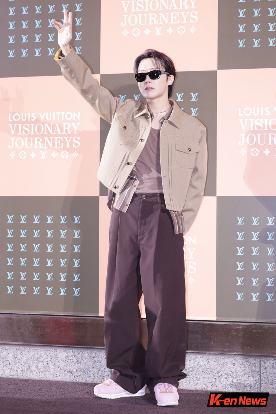 BTS J-Hope Shows What True 'World-Class' Looks Like < Photo News