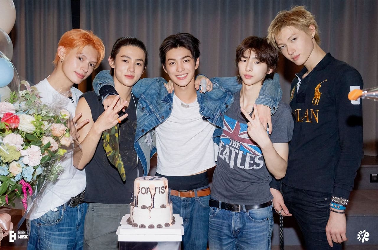 CORTIS Crowned 'Monster Rookie' with Double Win at AAA 2025 < Boy