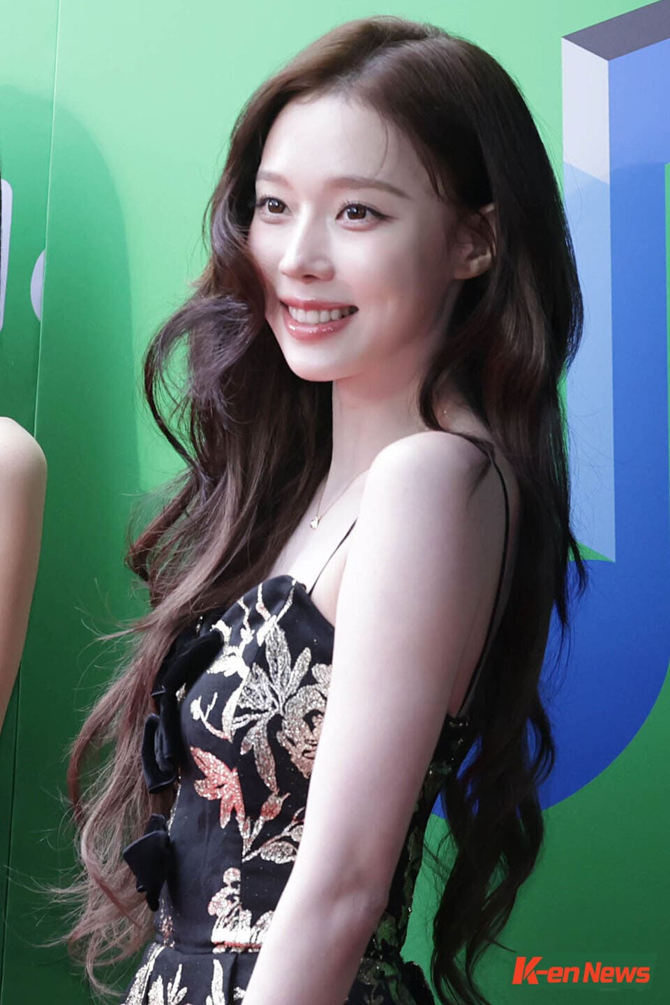 aespa's Winter Turns Heads at MMA2025 Amid Dating Rumors with