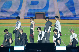 &TEAM Electrifies '2024 Weverse Con Festival' with Powerful