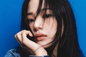 Minji of NewJeans Stuns with Mesmerizing Visuals < Girl Group < K