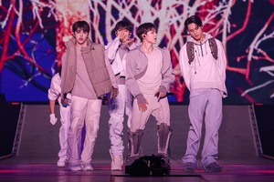 衣類　SEVENTEEN ビッグシルエットT ホワイト Lサイズ 「SEVENTEEN 2020 JAPAN DOME TOUR ＜SVT＞」 SEVENTEEN ビッグシルエットT ホワイト Lサイズ 「SEVENTEEN