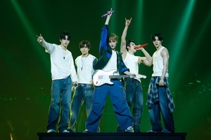 Weverse Con Festival TXT ユニフォームのみ - メルカリ